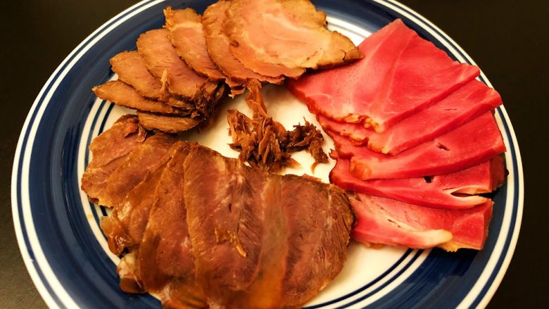 砂锅三酱牛肉（精华版）,搭配腌火鸡腿肉或其他卤味，就是一份小食拼盘。