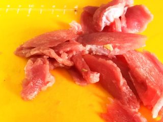 东北菜-木须肉,斜切成片