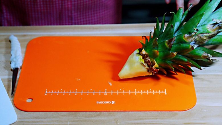 宴席菜-凹造型的鹦鹉菠萝碗,切成这样