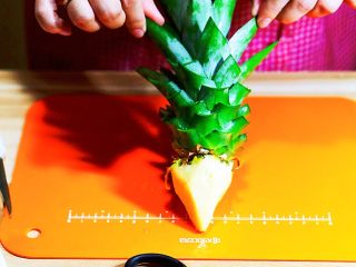 宴席菜-凹造型的鹦鹉菠萝碗,这样滴