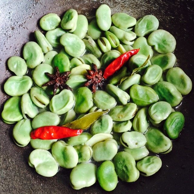 #做妈妈的拿手菜#五香蚕豆,煮熟后的蚕豆可以再浸泡一小时更入味