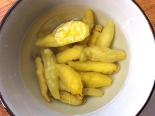 柠檬泡椒凤爪,泡椒带汁150克