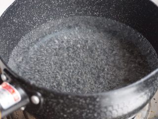 芙蓉南瓜,锅里的水烧开。