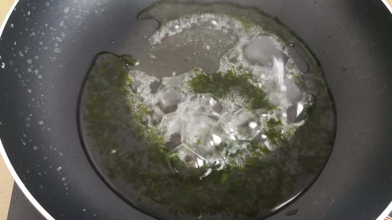 海藻芡汁赛螃蟹,喜欢脆脆的口感煮半分钟即可，如果喜欢口感软烂顺滑的就多煮一下