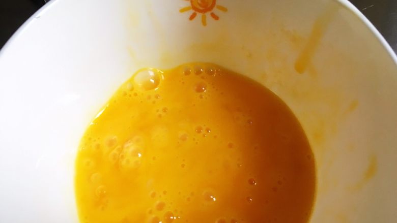 减肥营养早餐-墨西哥牛柳卷,打成蛋液备用