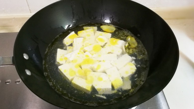 清香茼蒿豆腐,放入内酯豆腐
