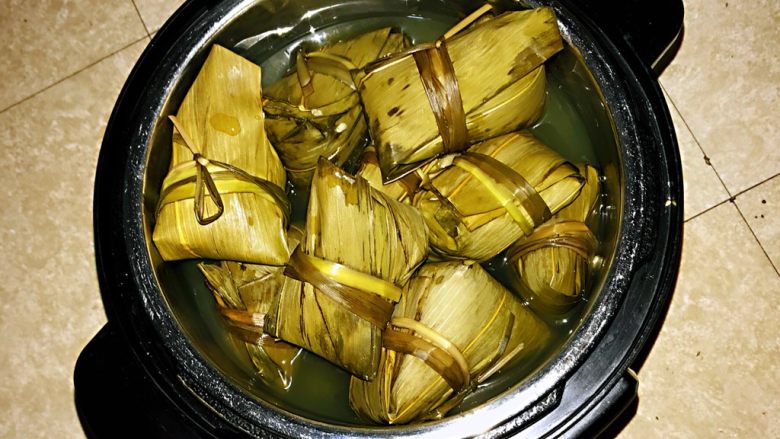 北方传统粽子,粽子煮好了，满屋都漂着粽子的清香味儿
