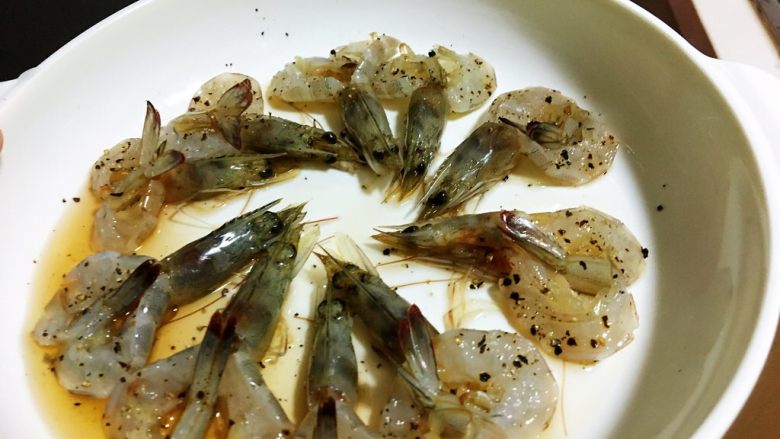 宴席菜-微波炉蒸虾,腌制10分钟