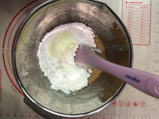 广式奶香月饼, 加入面粉，奶粉