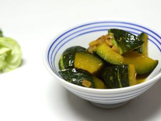 小奶锅煮日式南瓜,就可以起锅了。