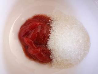 茄汁杏鲍菇,取番茄酱和白糖