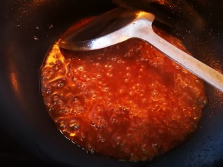 茄汁杏鲍菇,炒至起大泡后关火