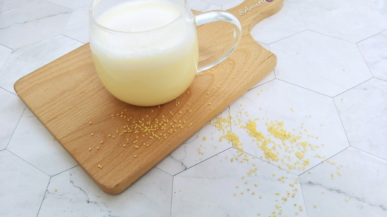 牛奶小米玉米汁,成品图。好香好滑好浓郁啊！