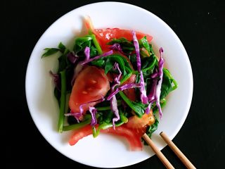 营养早餐天天不重样1207,豆腐菜焯水，捞出，加入西红柿🍅紫甘蓝。