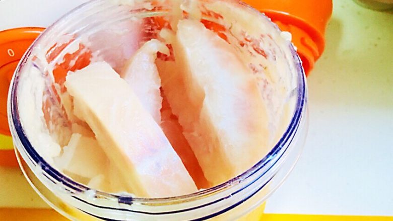 低脂减肥-蒸出来滴龙利鱼凤尾虾球,跟虾仁一样腌制好后放入搅拌机