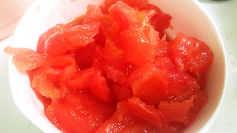懒人电饭锅版西红柿土豆汤,用手捏碎哦哈哈，没错就是这么粗暴
