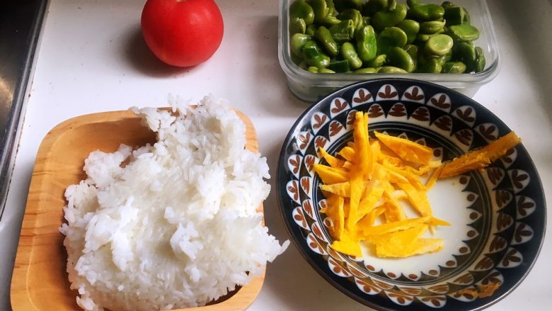 剩饭剩菜的变身-彩虹米饭,备料