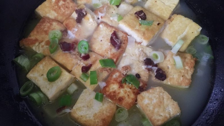 家常老豆腐火腿煲,增加色彩的同时也增加点香味