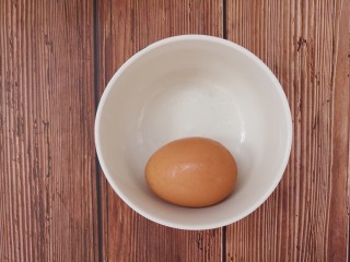 鸡蛋炒饭,准备一个鸡蛋