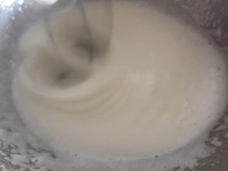 酸奶溶豆,慢慢会变得泡沫细腻