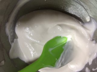 酸奶溶豆,混合均匀的如图