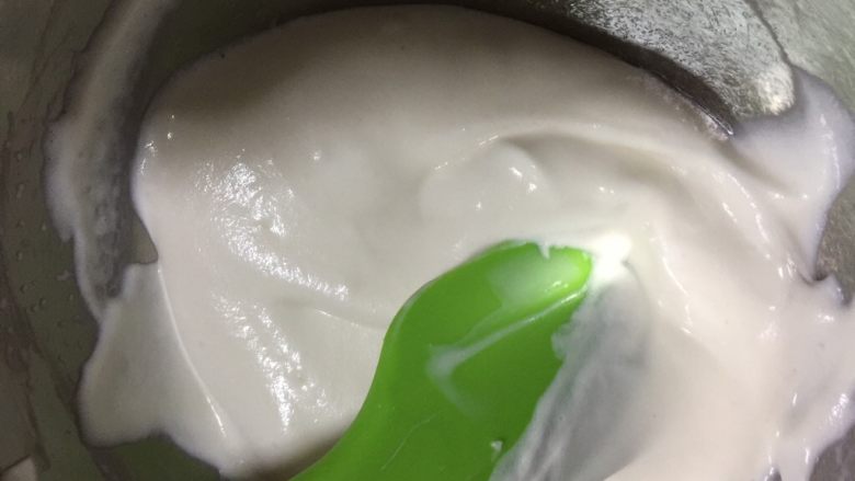 酸奶溶豆,混合均匀的如图