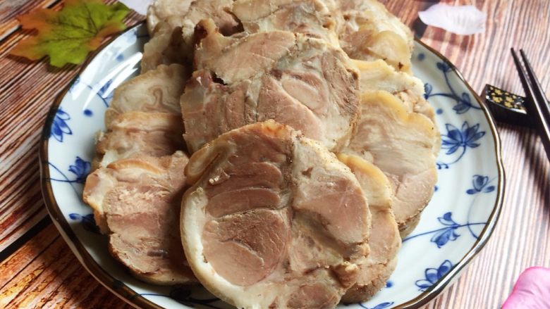 扎蹄 —— 适合炎炎夏日吃的肉,切片装盘