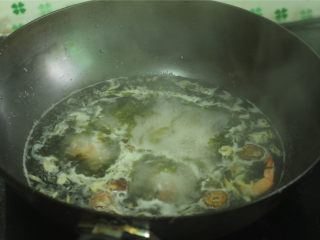 海鲜面,至虾肉变色后马上关火，即称为海鲜汤汁