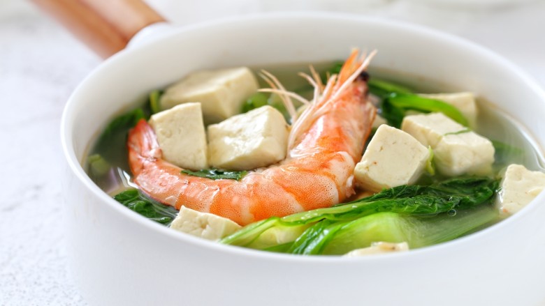 鲜虾小白菜豆腐汤,一道营养丰富、味道鲜美的小白菜豆腐汤就做好了!