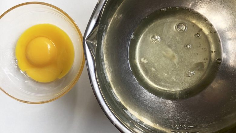 南瓜溶豆,分离蛋清至无油无水的容器