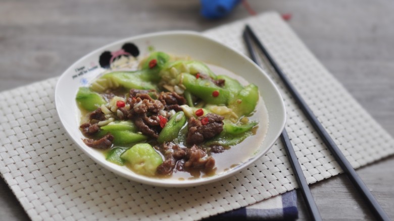 丝瓜烩牛肉,盛出，上饭～