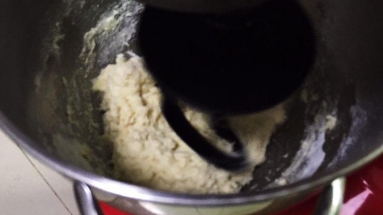 糖粒儿哈斯面包,厨师机二档速度搅拌。