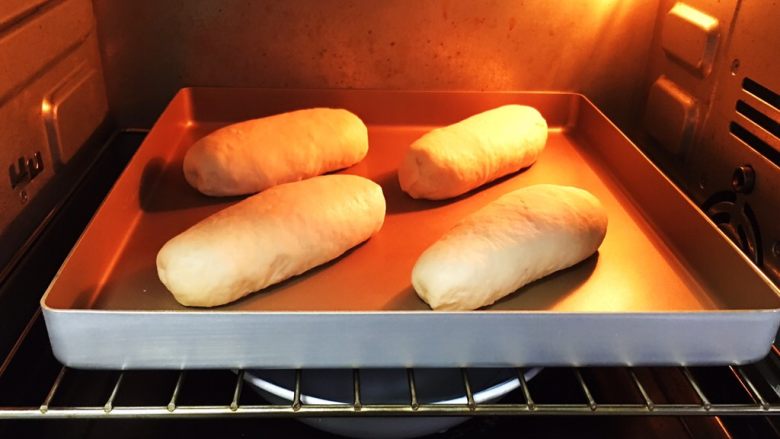 糖粒儿哈斯面包,送入烤箱两次发酵60分钟，方法同上。