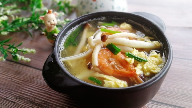 菌类料理+鸭蛋双菇鲜虾汤,成品图