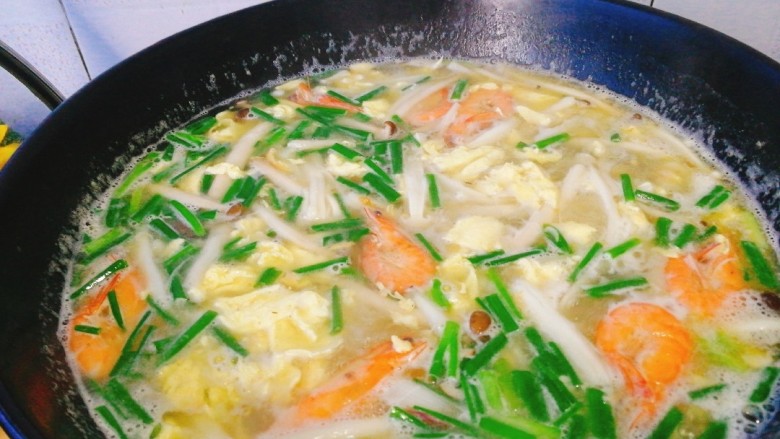 菌类料理+鸭蛋双菇鲜虾汤,一锅鲜美的鸭蛋双菇汤就欧了