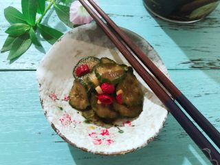 夏日开胃小菜-自制酸辣腌黄瓜,来个近景(❀ฺ´∀`❀ฺ)ﾉ
