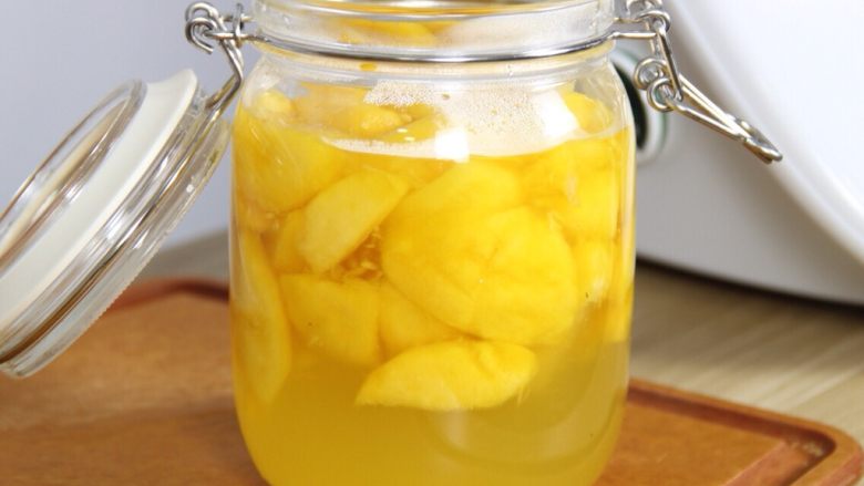 【美善品】自制黄桃罐头,可以等温度凉下来的时候食用，也可以放冰箱冷藏后食用。