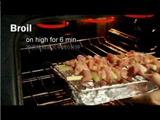 日式照烧鸡肉串,烤箱预热220℃，烘烤6~10分钟