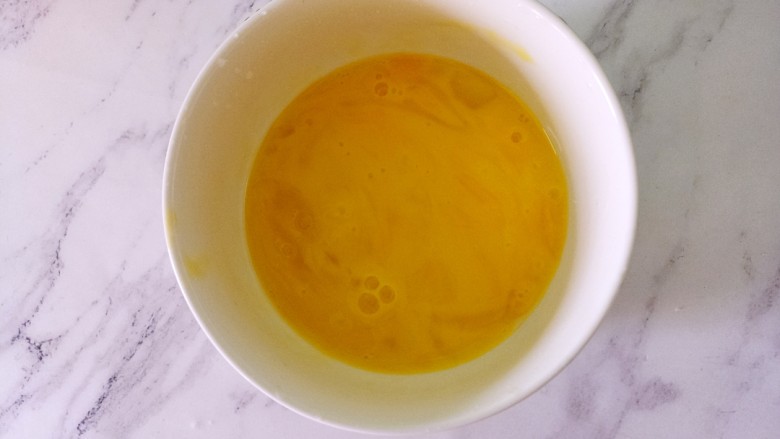 香菇鸡蛋玉米汤,搅拌均匀