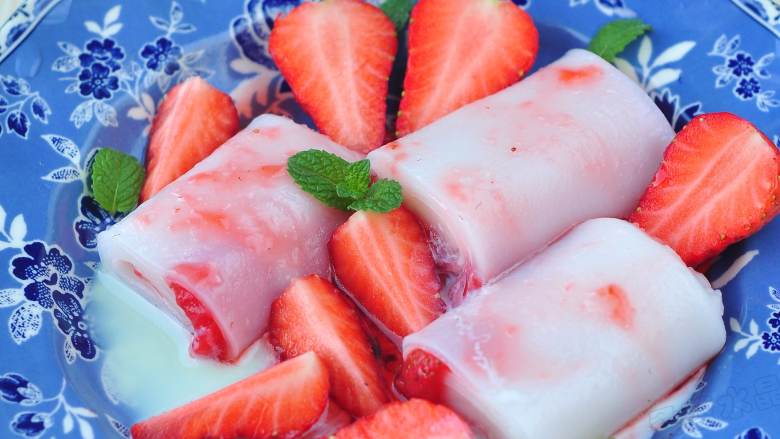 草莓炼乳肠粉,成品。
