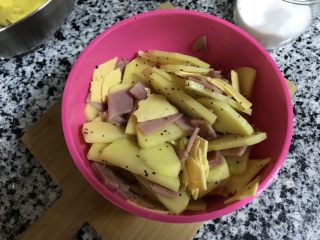 芝士培根焗土豆,搅拌