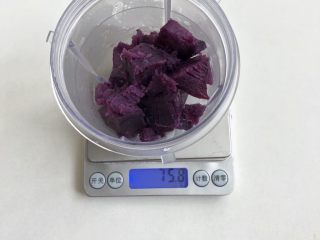紫薯松糕,取其中蒸好的75G紫薯