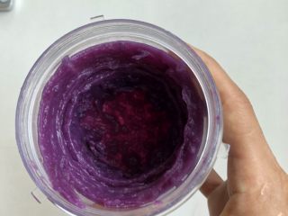 紫薯松糕,打好的紫薯泥如上图