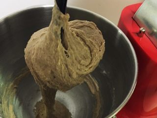 黑麦哈斯面包,厨师机二档速度搅拌35分钟，中间厨师机休息几分钟再搅拌。