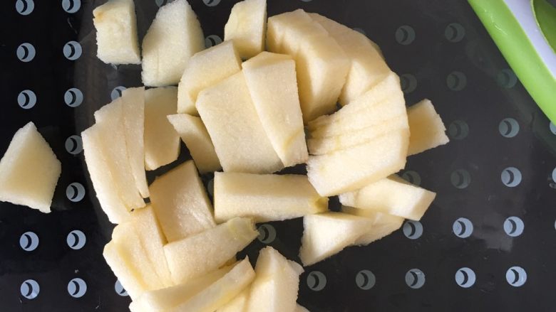 减肥食谱一苹果香蕉奶昔,切块