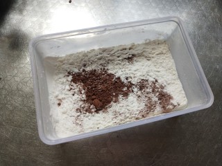 浓郁的豆腐布朗尼,可可粉，低筋面粉，泡打粉，淀粉全部混合