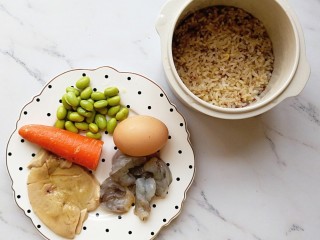 宝宝辅食—毛豆鹅肝虾仁蛋炒饭,准备好食材