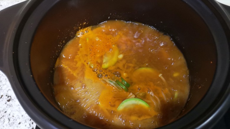 韩式大酱汤,煮开后改小火，煮五分钟出锅