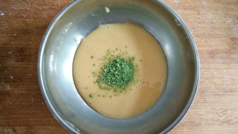 蕾丝蛋卷――高颜值的下午茶小点,根据个人喜好加入适量果蔬粉。