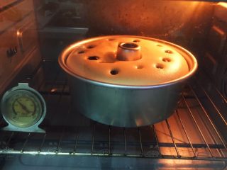 蓝莓中空戚风蛋糕,烤制时间40分钟。